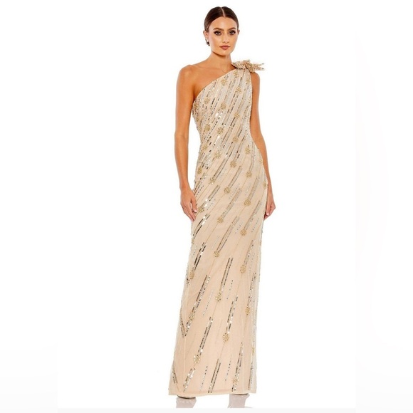 Mac Duggal women’s Cream One-Shoulder Dress with flower feather detail size 2. - Picture 1 of 13